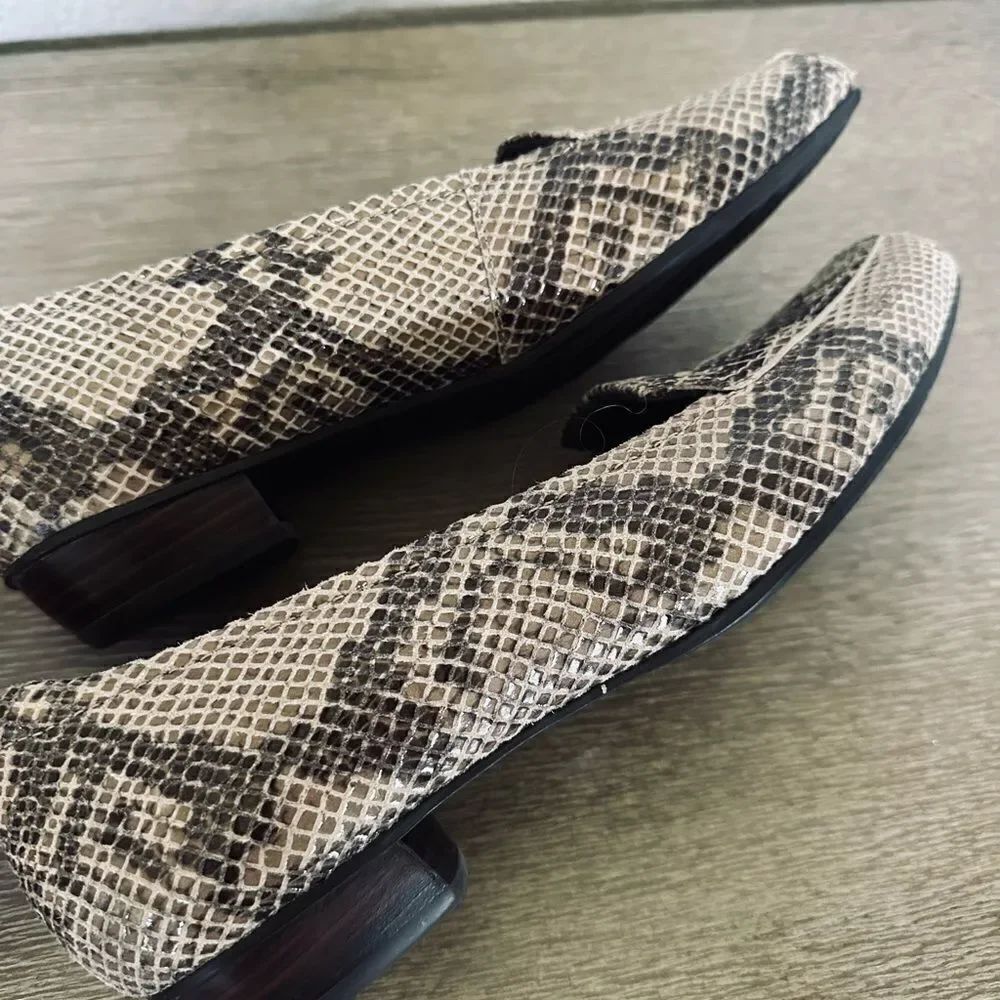 Clarks Snake Print Python Slip-On Shoes 9 - Picture 5 of 9